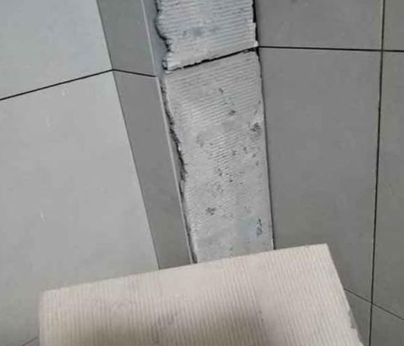 金安瓷砖空鼓维修公司分享下厨房瓷砖脱落的补救措施。